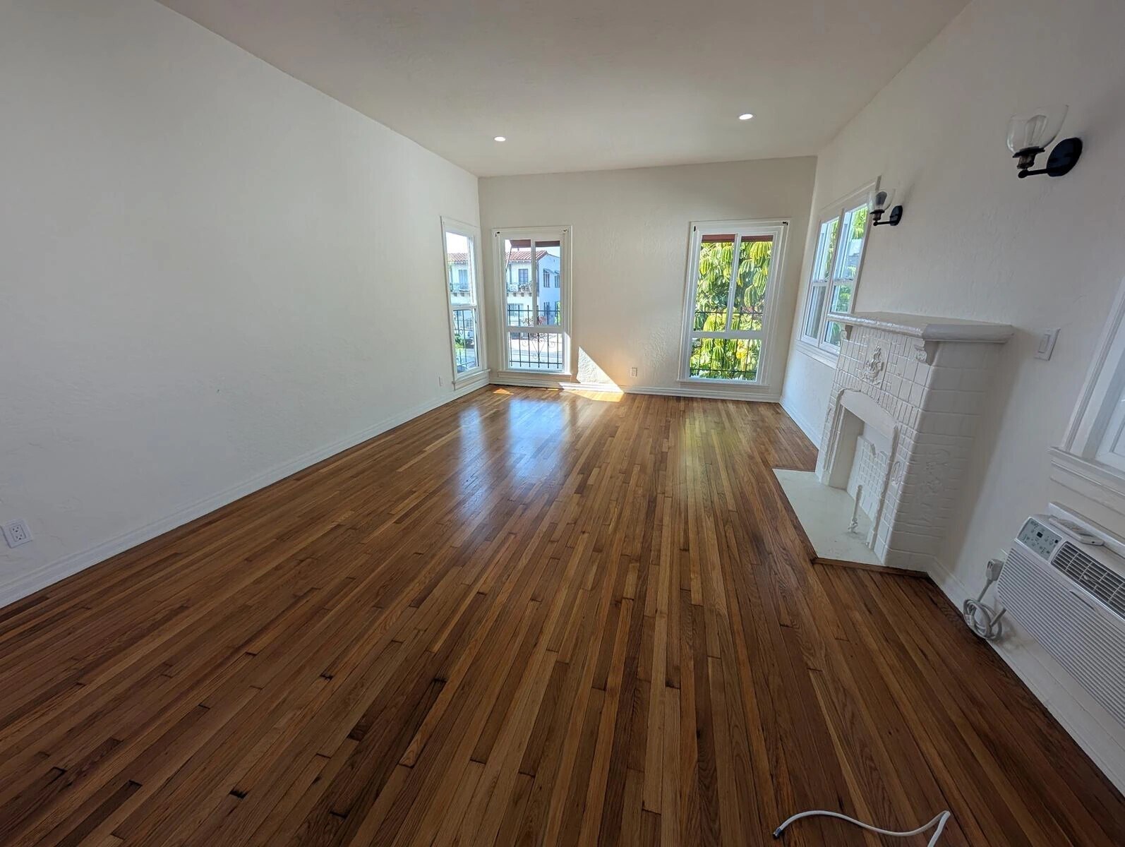 Building Photo - 4627 St Charles Pl