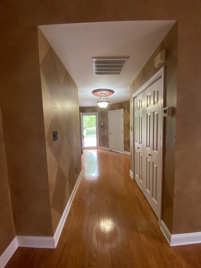 Building Photo - 2588 Moss Creek Rd