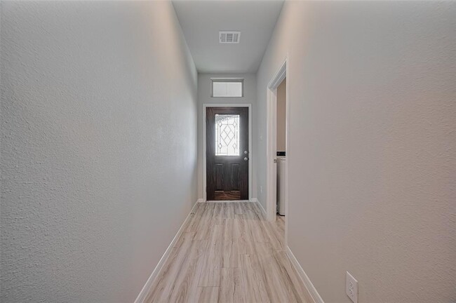 Building Photo - 101 Eliana Shores Dr