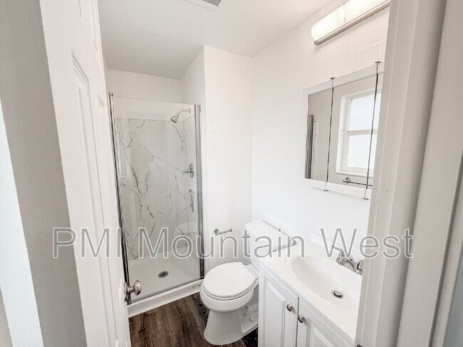 Building Photo - 1011 Claremont Dr