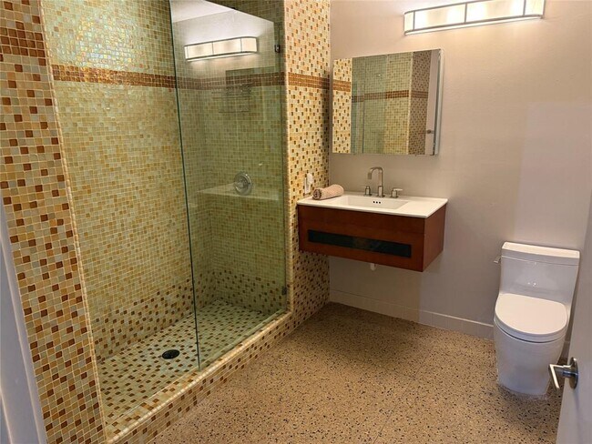 Building Photo - 710 Colorado St