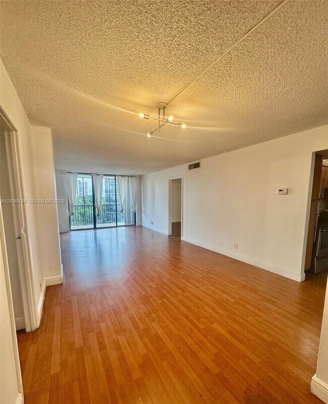 Building Photo - 3475 N Country Club Dr