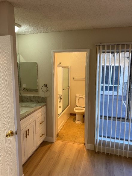 Building Photo - 626 E Verdugo Ave