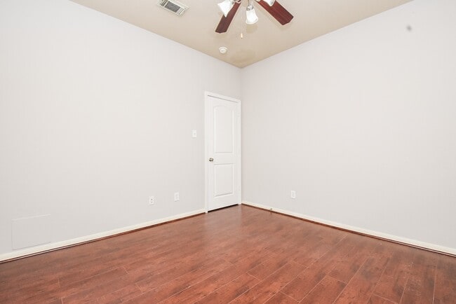 Building Photo - 6014 Starbrook Creek Dr