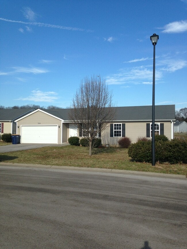 Building Photo - 709 Constellation Dr