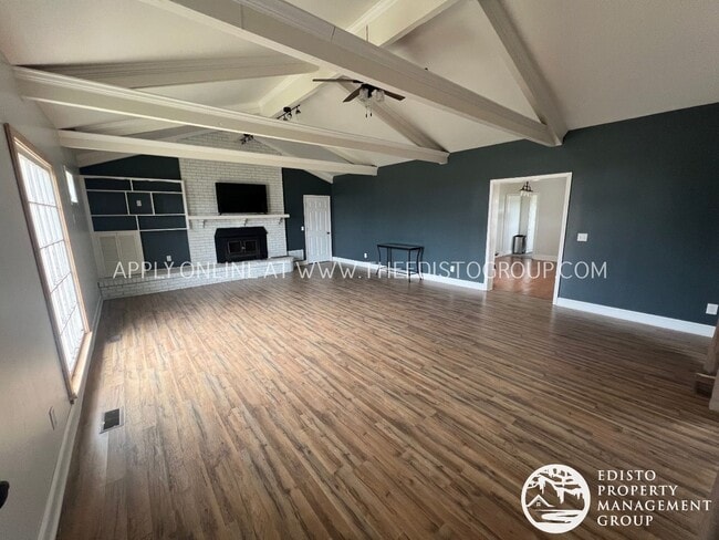 Building Photo - Spacious 2-Bedroom Country Home with Expan...