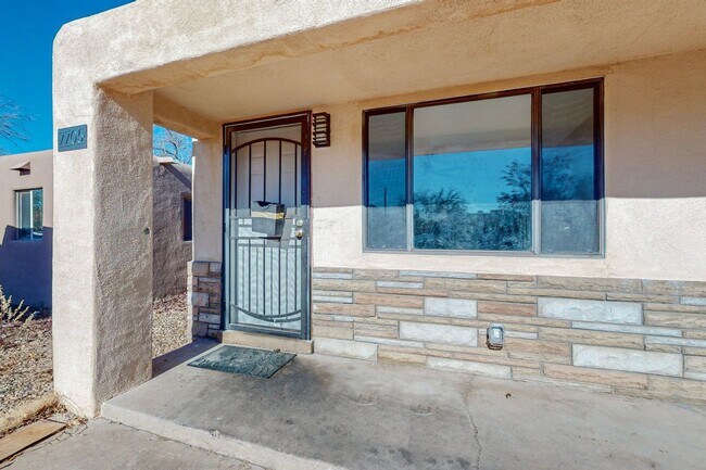 Building Photo - NE PUEBLO STYLE 3 Bedroom 2 Bath 1824/SF