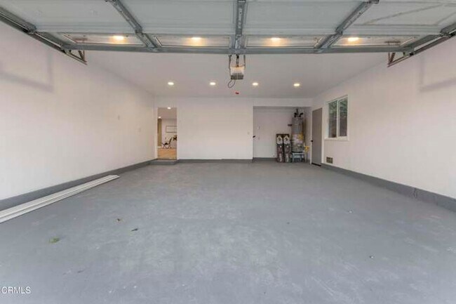 Building Photo - 2109 Young Ave