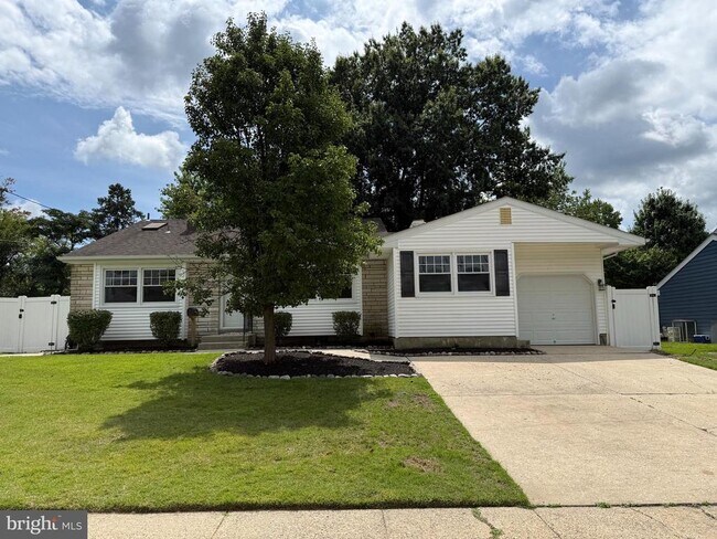 Building Photo - 417 Greenview Dr
