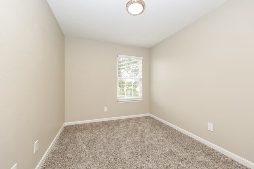 Building Photo - 8030 Logan Dr