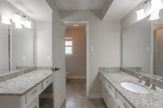 Building Photo - 730 Bison Dr