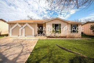 Building Photo - 1804 Easton Dr