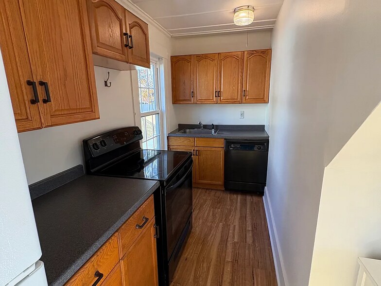 Building Photo - 144 Rumford St