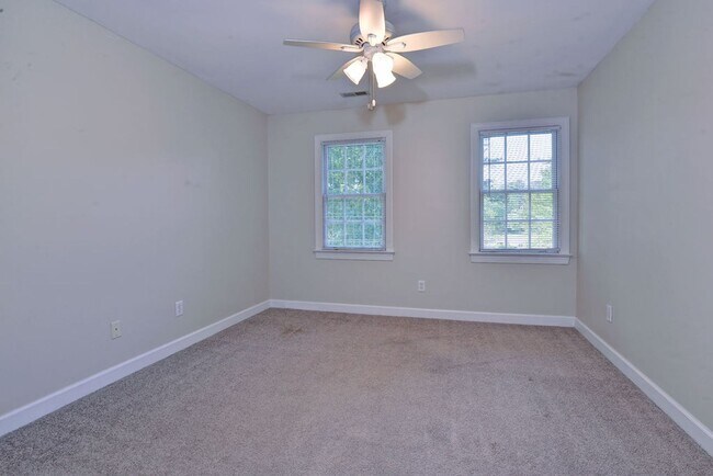 Building Photo - Beautiful Poquoson Home.