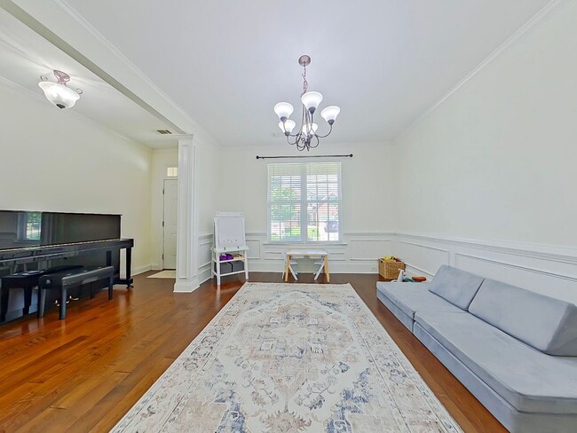 Building Photo - Beautiful 4 Bedroom home in Canterbury Farms!