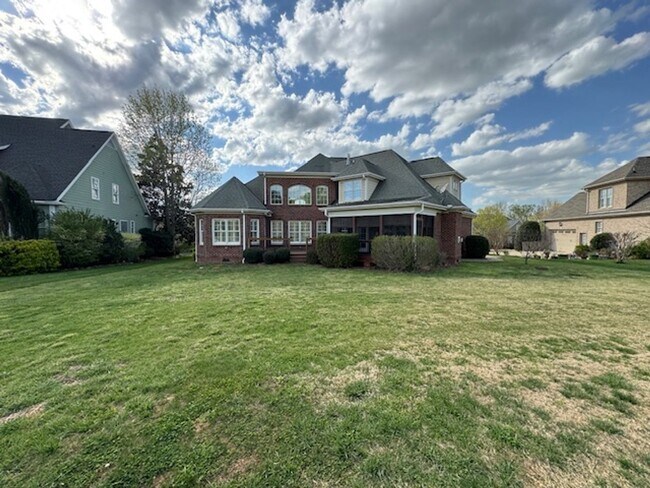 Building Photo - Eagle Ridge Golf Club!