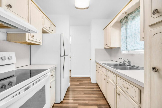 Building Photo - 5725 Tyler St