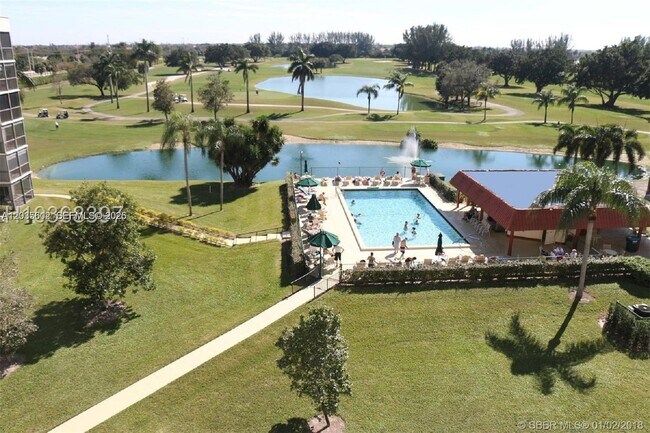 Building Photo - 700 S Hollybrook Dr