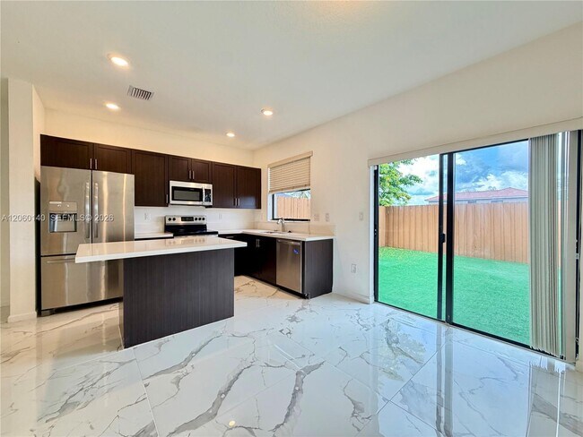 Building Photo - 18110 SW 148th Rd