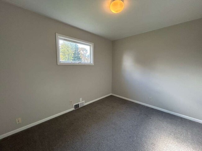 Building Photo - Spacious 3BR Single-Family Home in Mentor – Yard + Pets OK