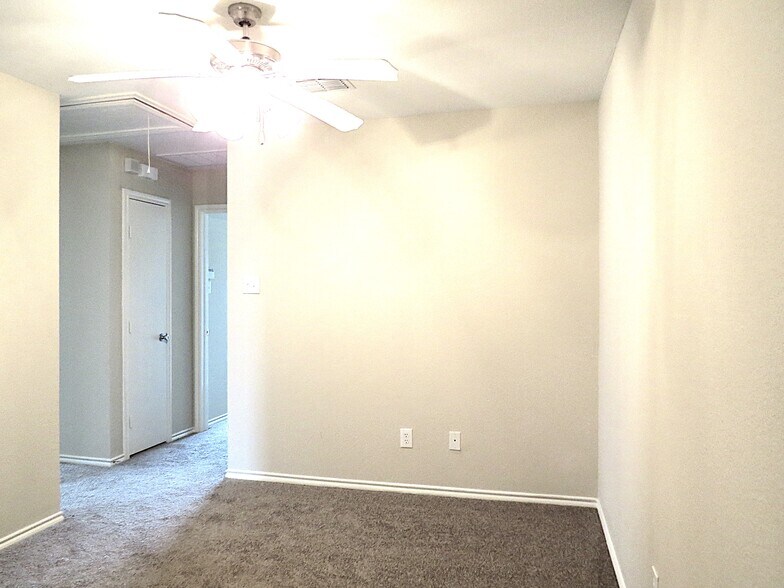 Building Photo - 5415 Prairie Ln