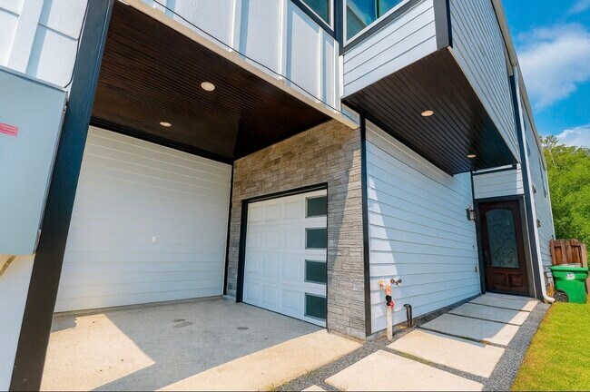 Building Photo - 8131 St Louis St