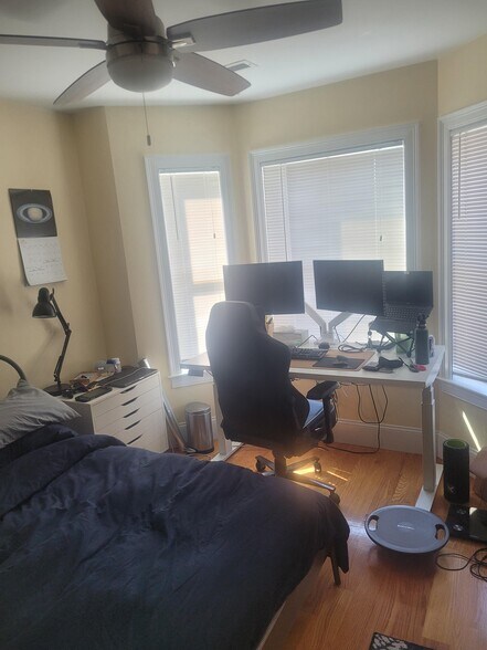 Building Photo - 116 Holland St