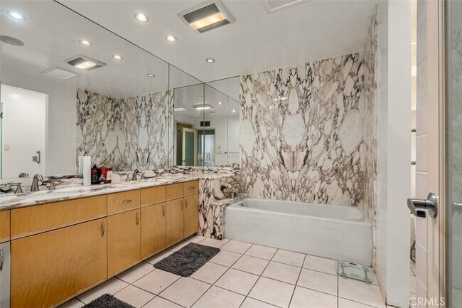 Building Photo - 450 N Oakhurst Dr