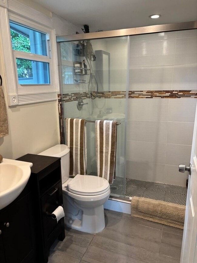 Building Photo - 336 SW 5th Ave