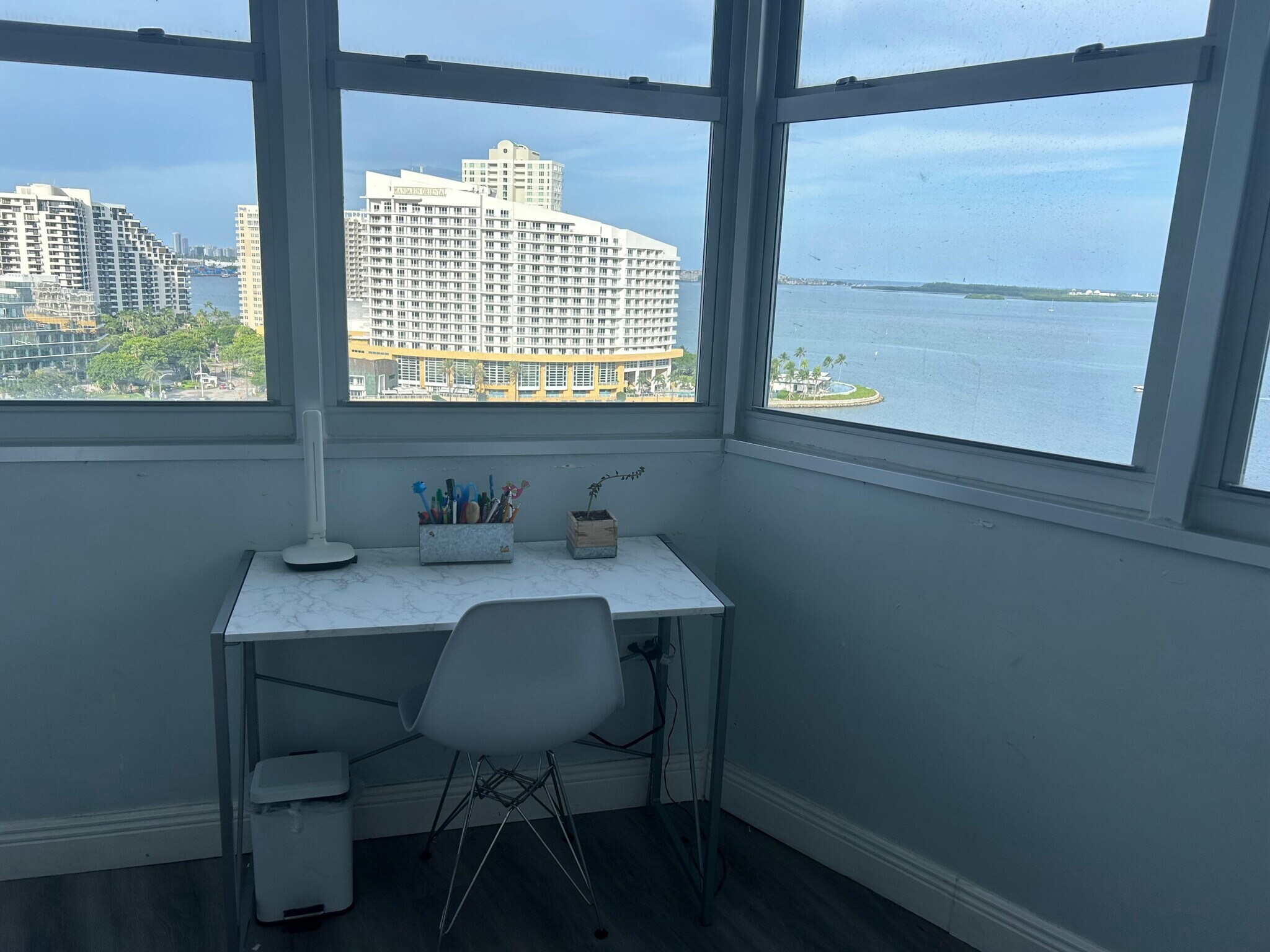 Building Photo - 905 Brickell Bay Dr