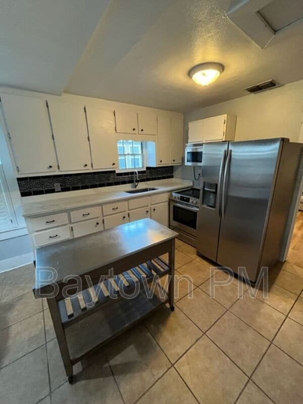 Building Photo - 203 W Haya St