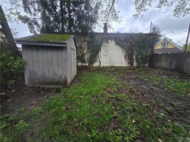 Building Photo - 121 West End Dr