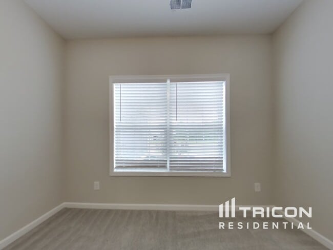 Building Photo - 1007 Cyril Dr