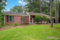 Building Photo - 2231 Allaire Ln NE