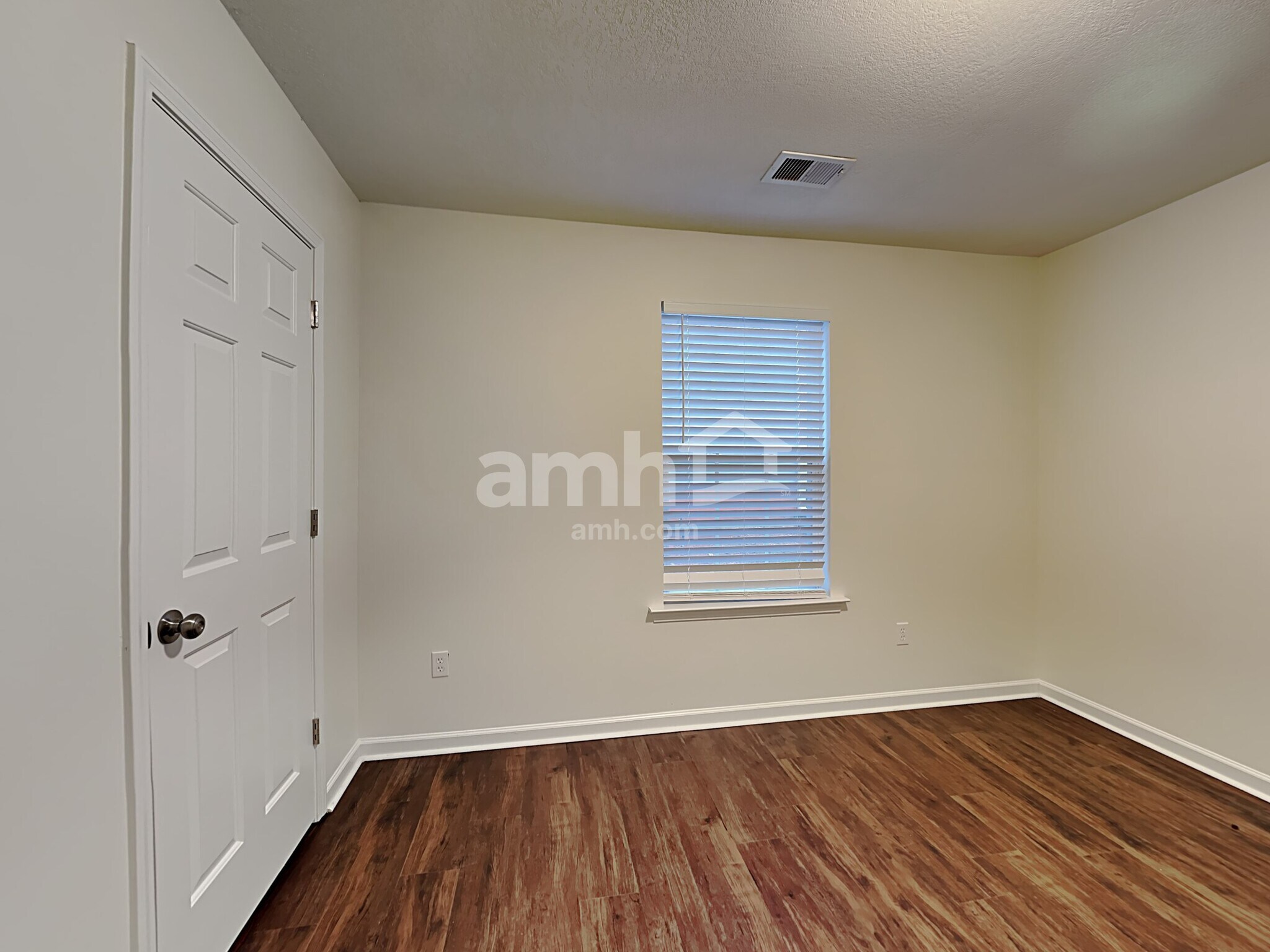 Building Photo - 200 Kingscreek Dr