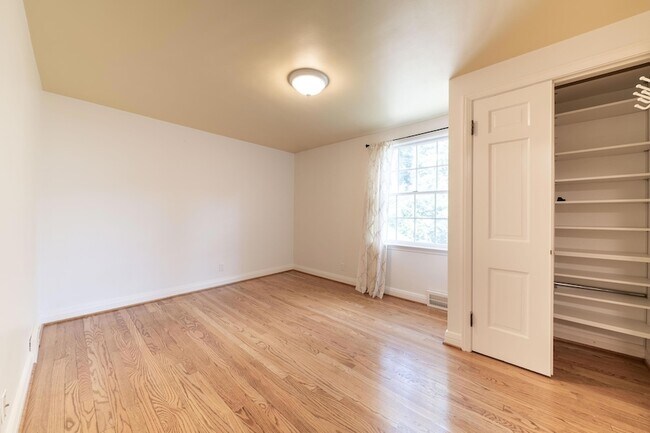 Building Photo - 1688 Northlawn Blvd