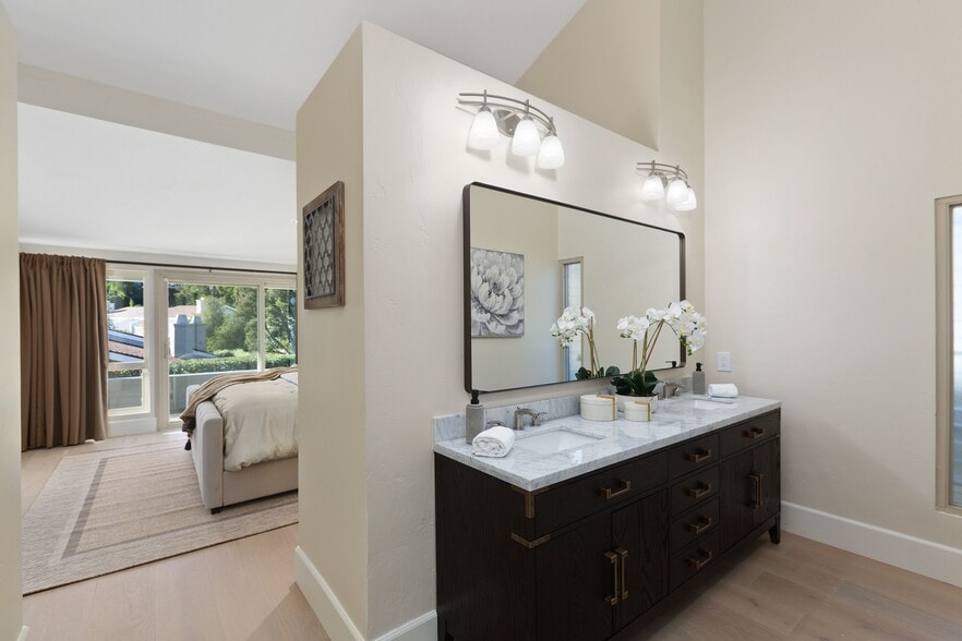 Master Bathroom - 2085 Caminito San Nicholas