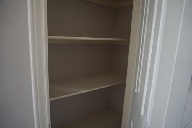 Building Photo - 8810 Crossway Dr