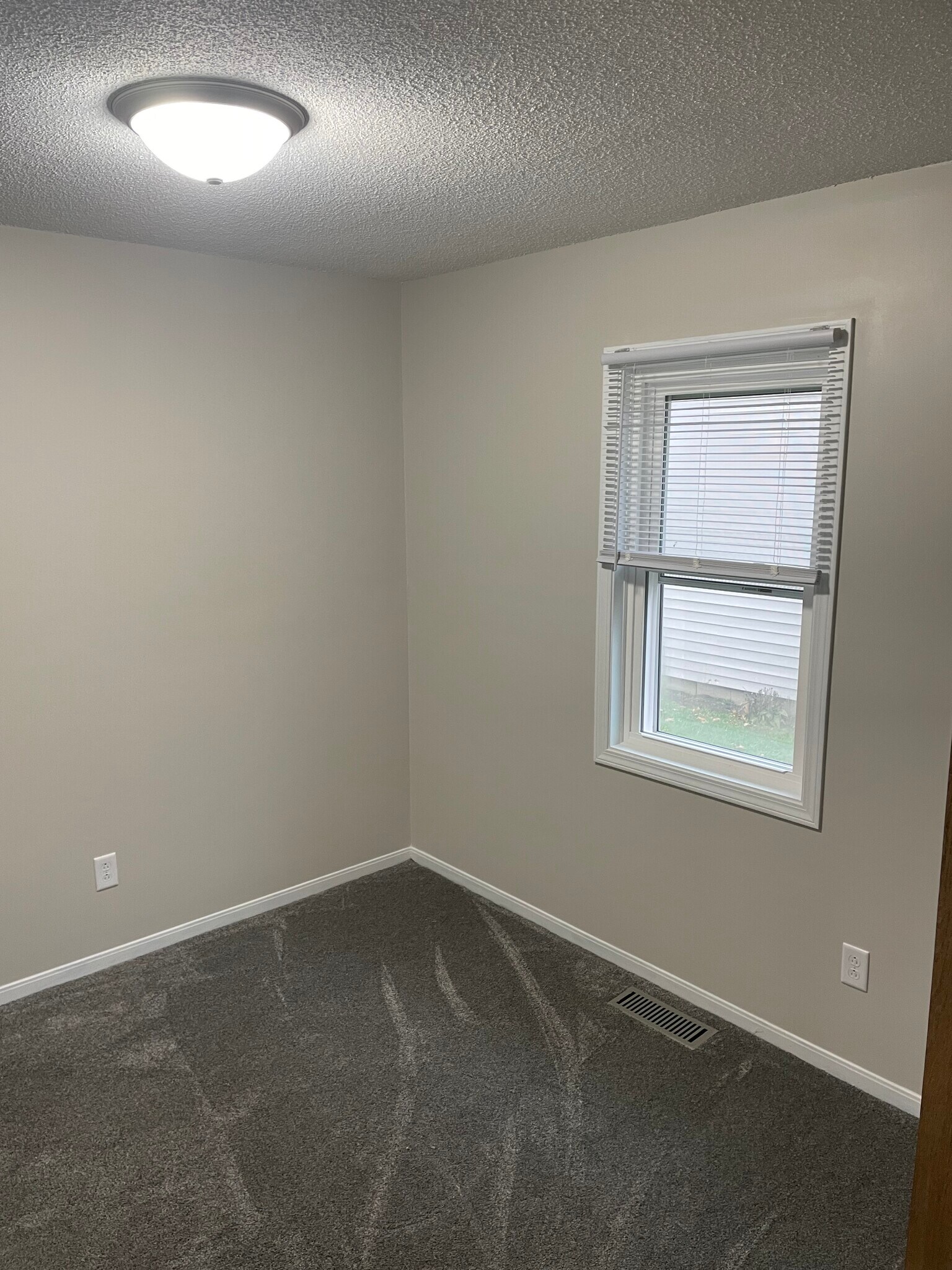 Building Photo - 714 Park Ave