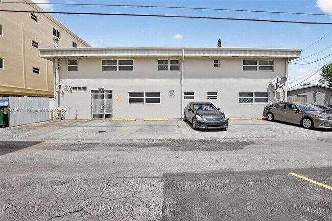 Building Photo - 1740 Funston St