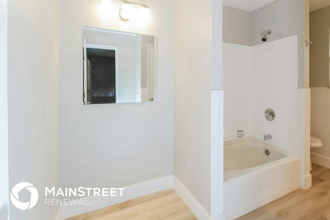 Building Photo - 1710 Galion Ave