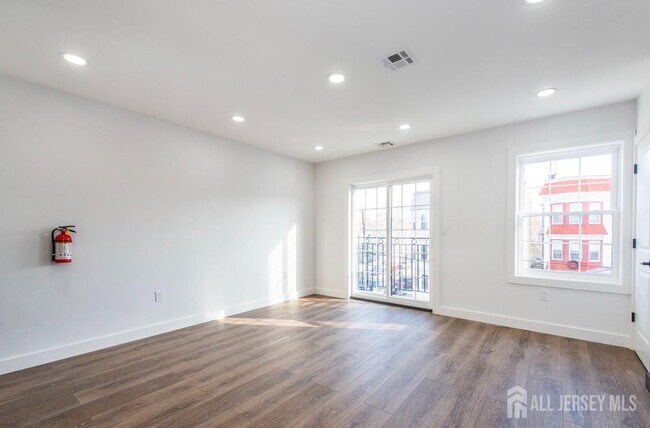 Building Photo - 227 21st St