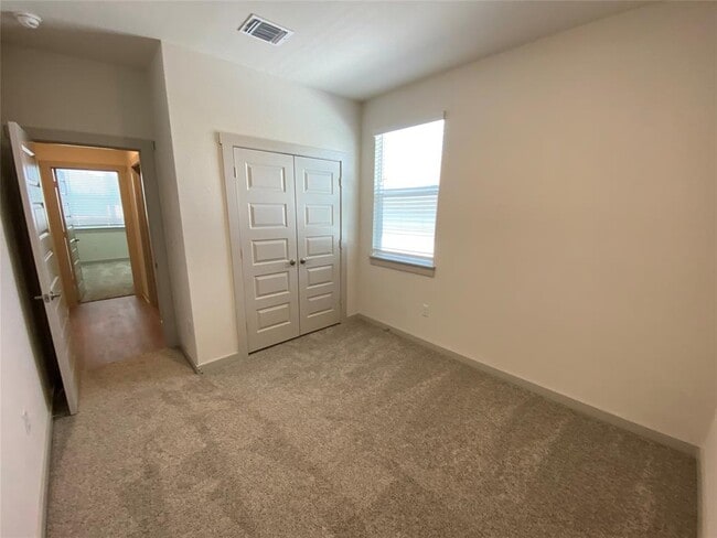 Building Photo - 2205 Sisterdale Ln