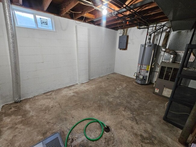 Building Photo - 2084 Brookfield Rd