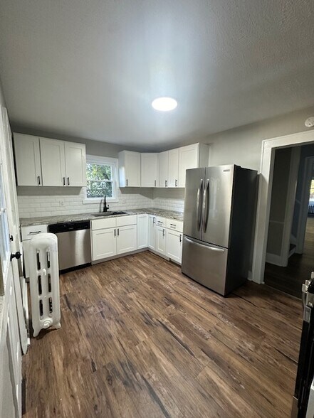 Primary Photo - 3083 E Derbyshire Rd