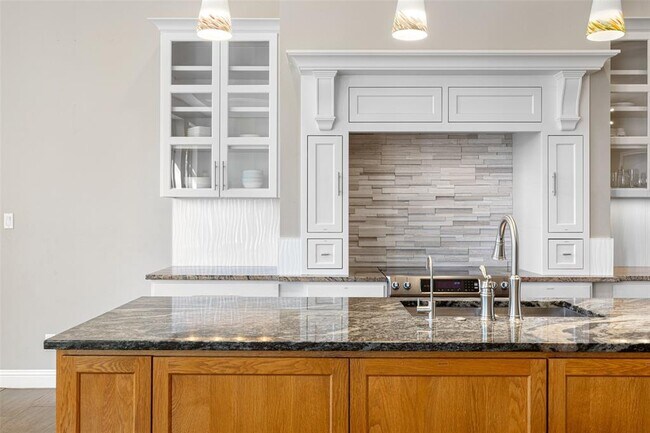 Building Photo - 1017 S Quinlan Park Rd