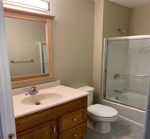 Building Photo - 1652 Hillcrest Rd