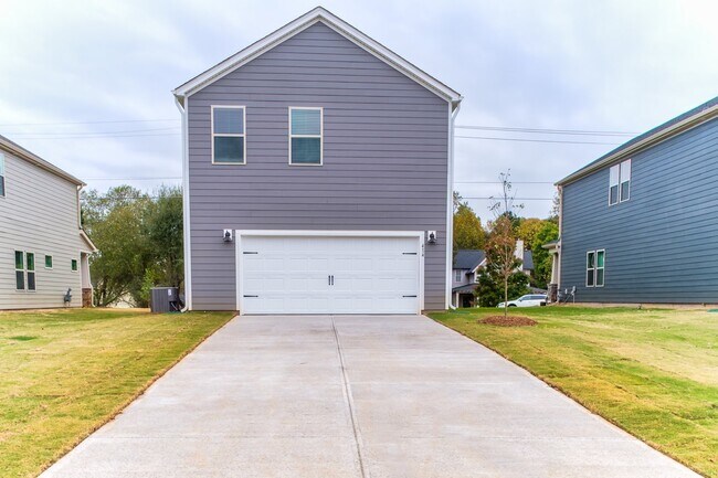 Building Photo - "Charming 3-Bedroom Retreat with 2.5 Baths in the Heart of Belmont!"