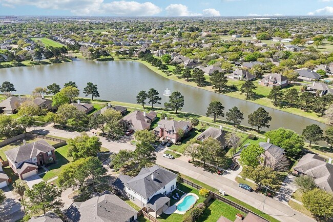 Building Photo - 16546 Cypress Thicket Dr