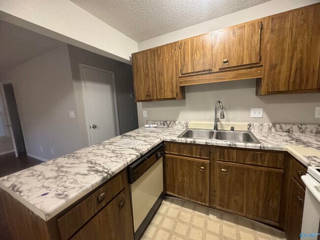 Building Photo - 2703 Lantern Walk SE